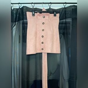 Women’s suede skirt, fits size 1-2 very soft material. Worn once.